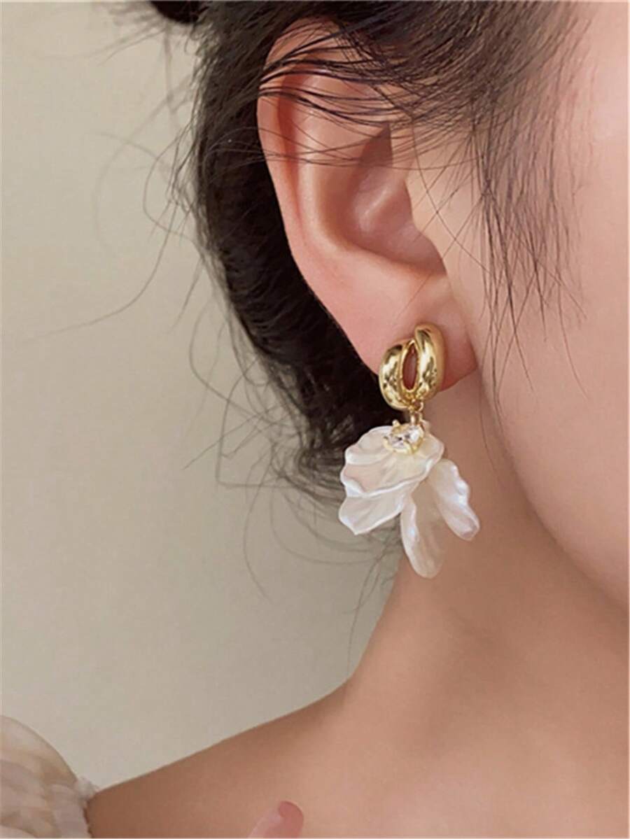 Long Tassel Shell Flower Earrings – Statement Jewellery for Women