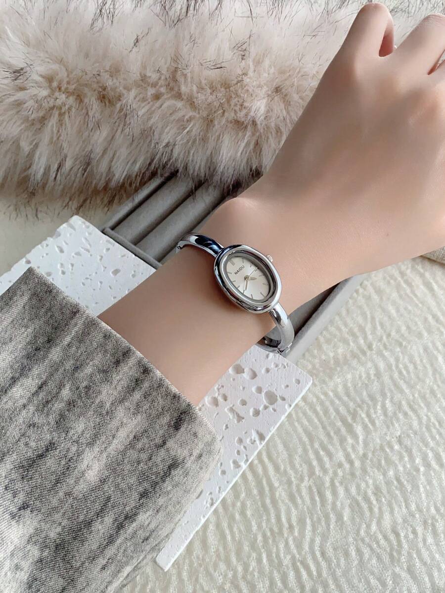 Oval Green Dial Bracelet Watch – Minimalist Dress Watch for Women
