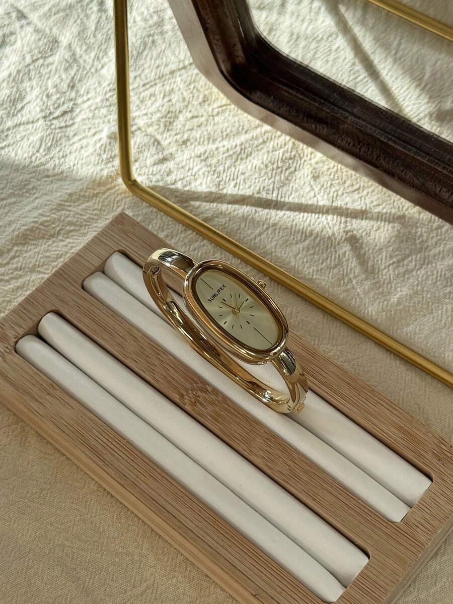 Oval Green Dial Bracelet Watch – Minimalist Dress Watch for Women