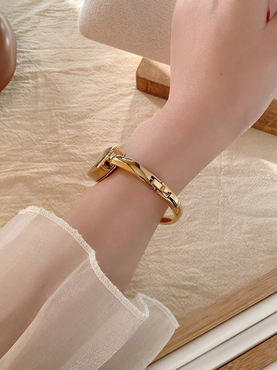 Oval Green Dial Bracelet Watch – Minimalist Dress Watch for Women