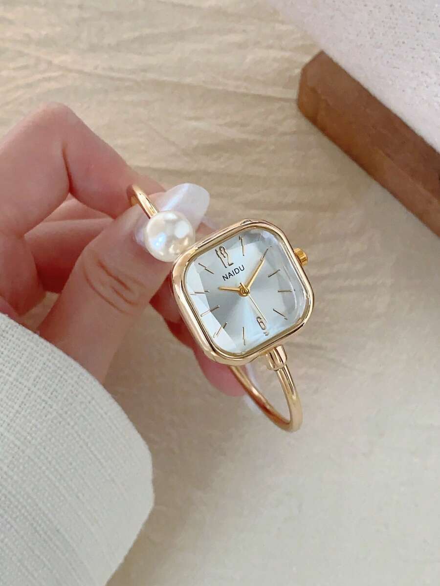 Oval Green Dial Bracelet Watch – Minimalist Dress Watch for Women