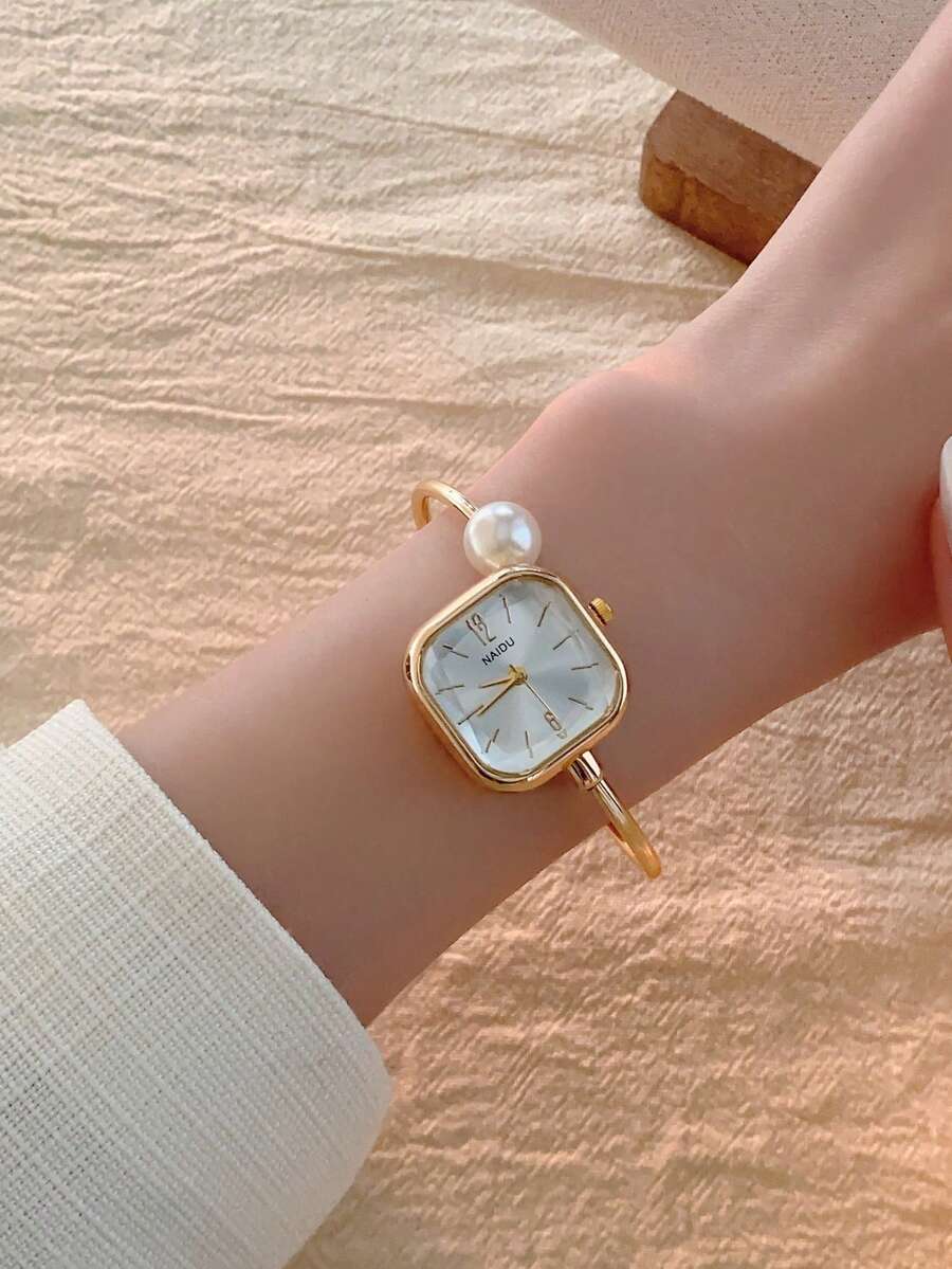 Oval Green Dial Bracelet Watch – Minimalist Dress Watch for Women