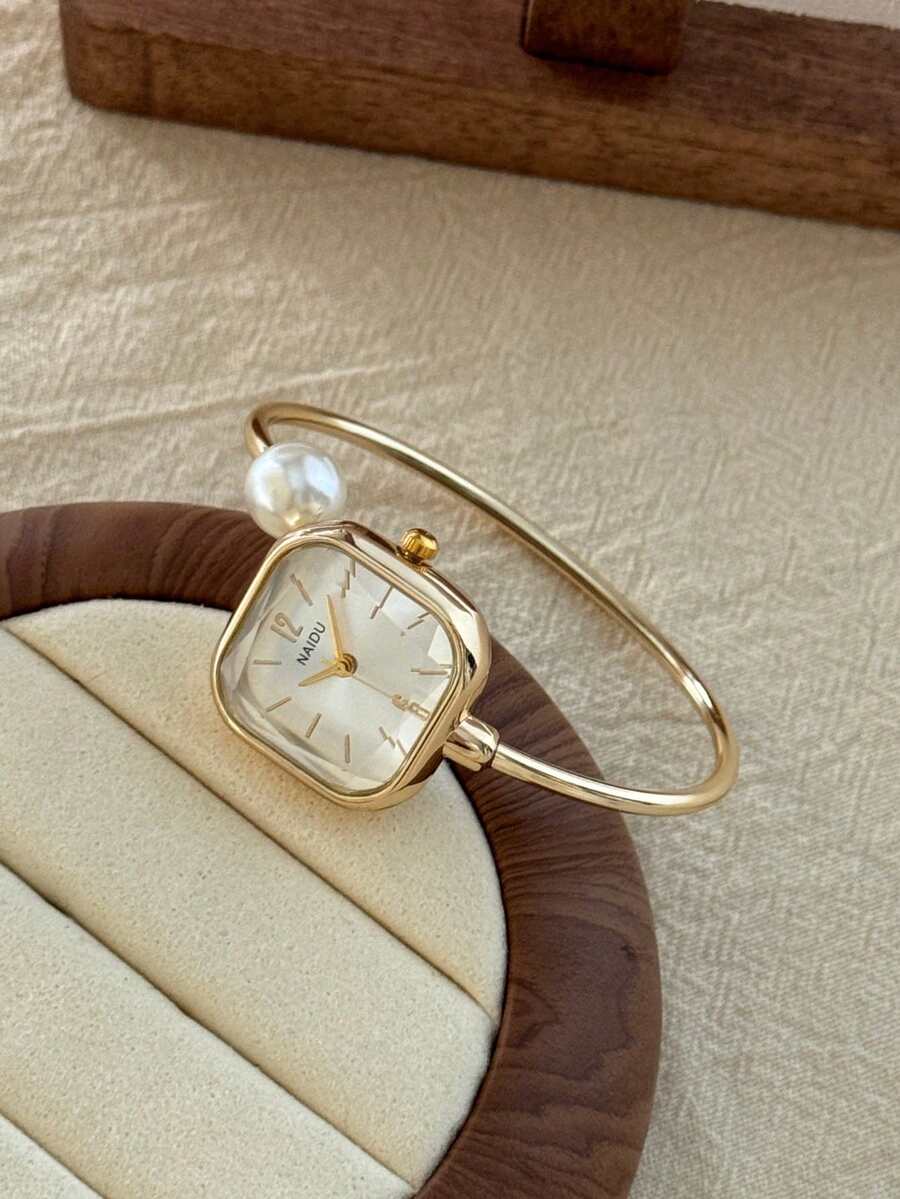 Oval Green Dial Bracelet Watch – Minimalist Dress Watch for Women
