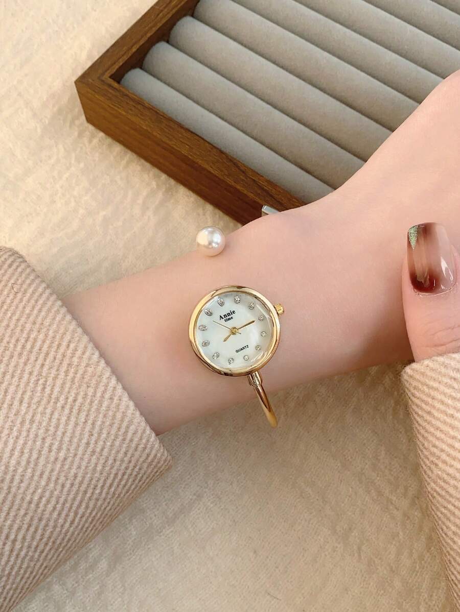 Oval Green Dial Bracelet Watch – Minimalist Dress Watch for Women