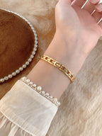 Oval Green Dial Bracelet Watch – Minimalist Dress Watch for Women