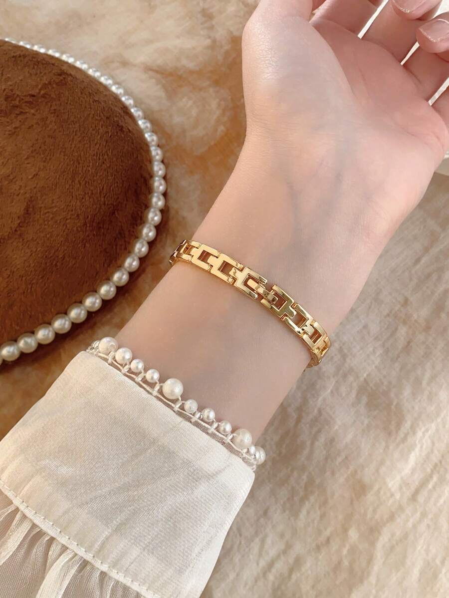 Oval Green Dial Bracelet Watch – Minimalist Dress Watch for Women