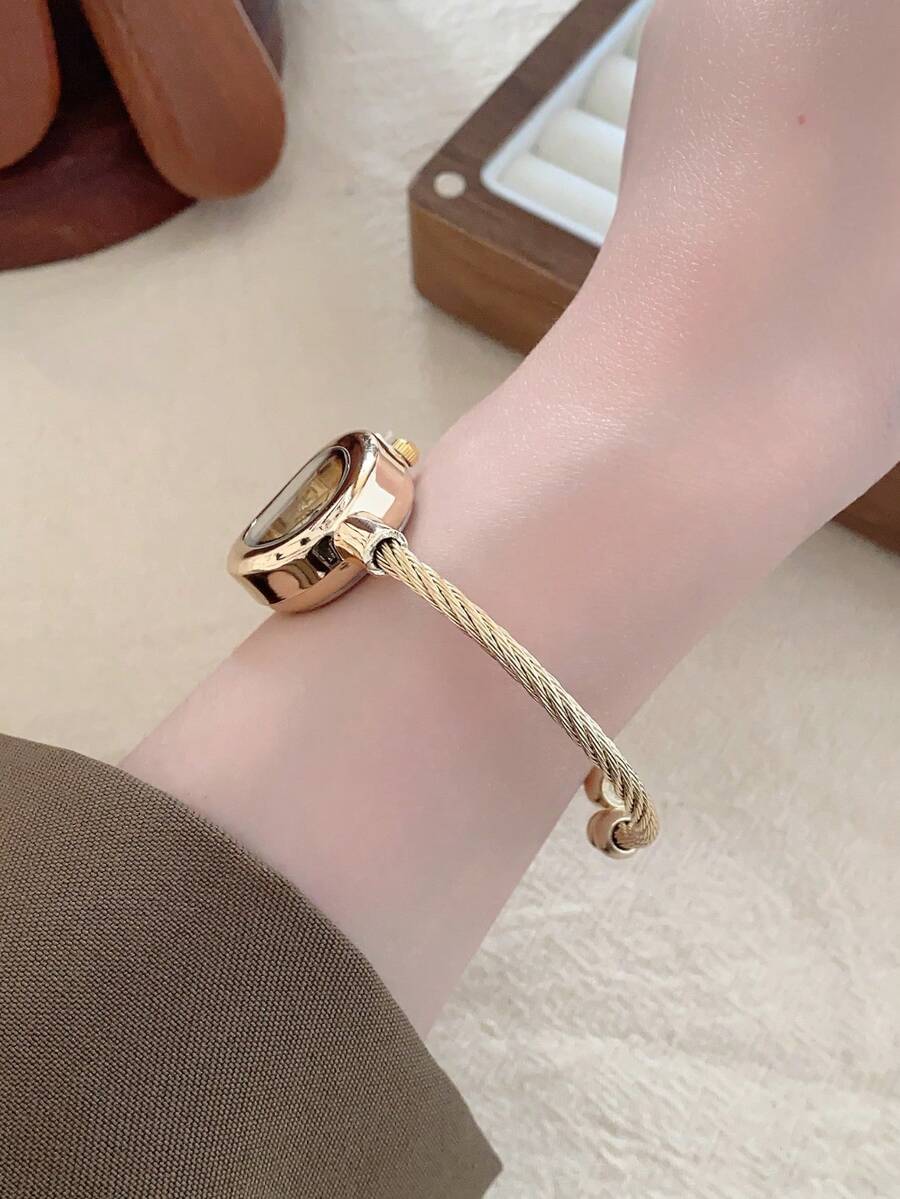 Oval Green Dial Bracelet Watch – Minimalist Dress Watch for Women