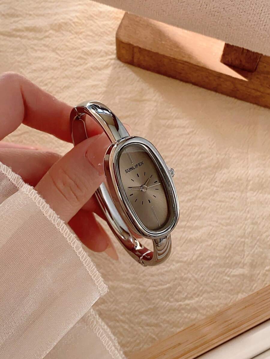 Oval Green Dial Bracelet Watch – Minimalist Dress Watch for Women