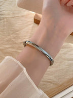 Oval Green Dial Bracelet Watch – Minimalist Dress Watch for Women