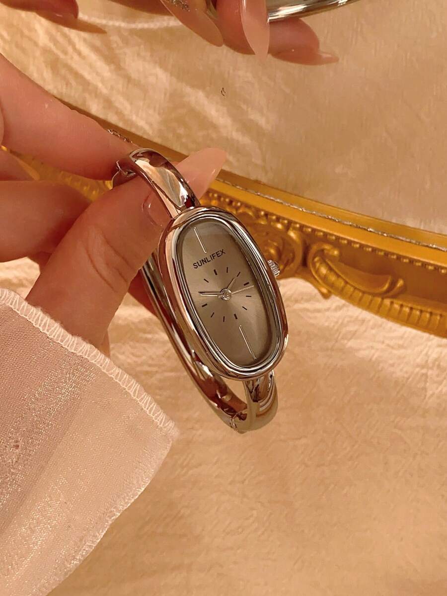 Oval Green Dial Bracelet Watch – Minimalist Dress Watch for Women