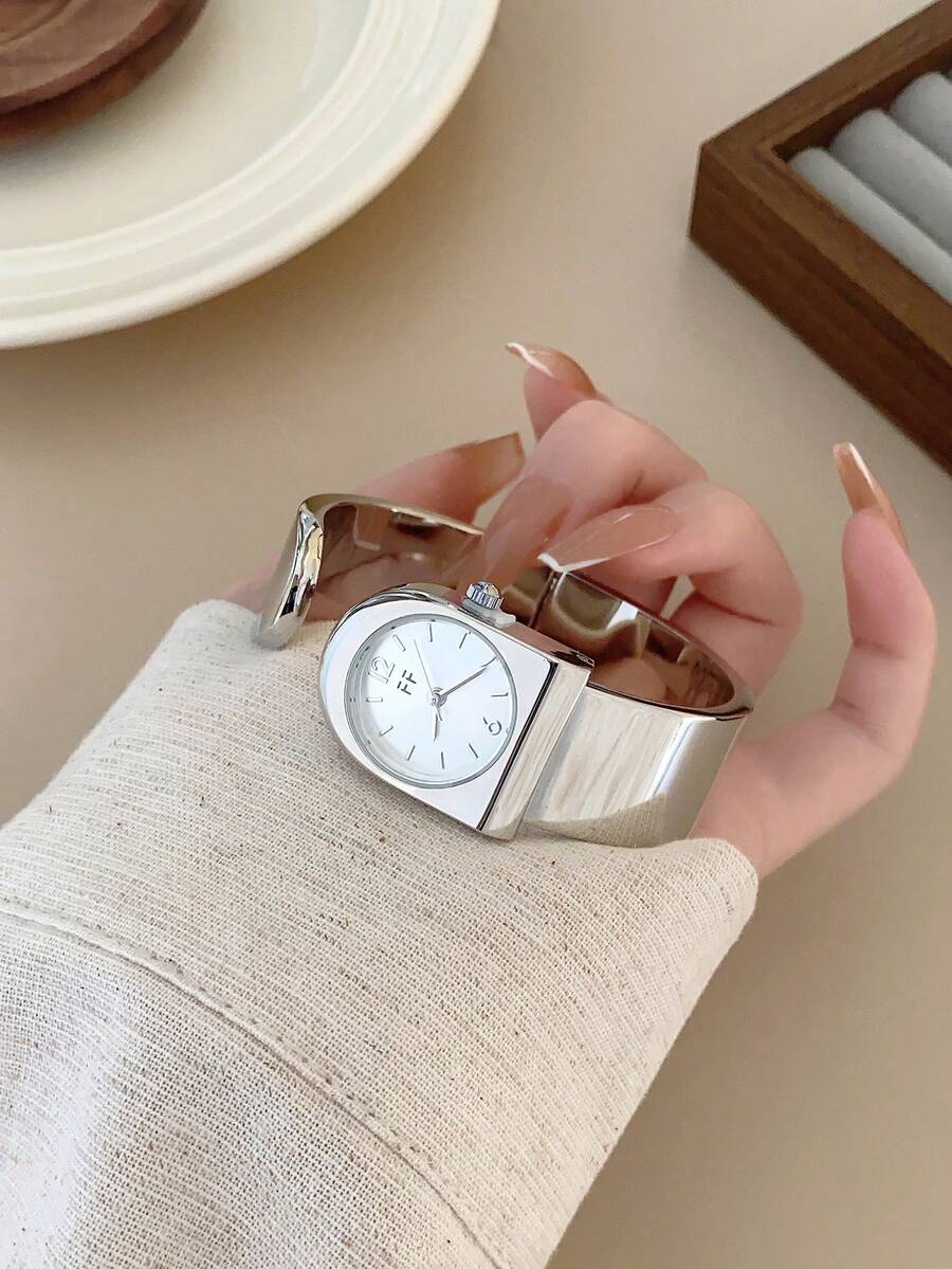 Oval Green Dial Bracelet Watch – Minimalist Dress Watch for Women