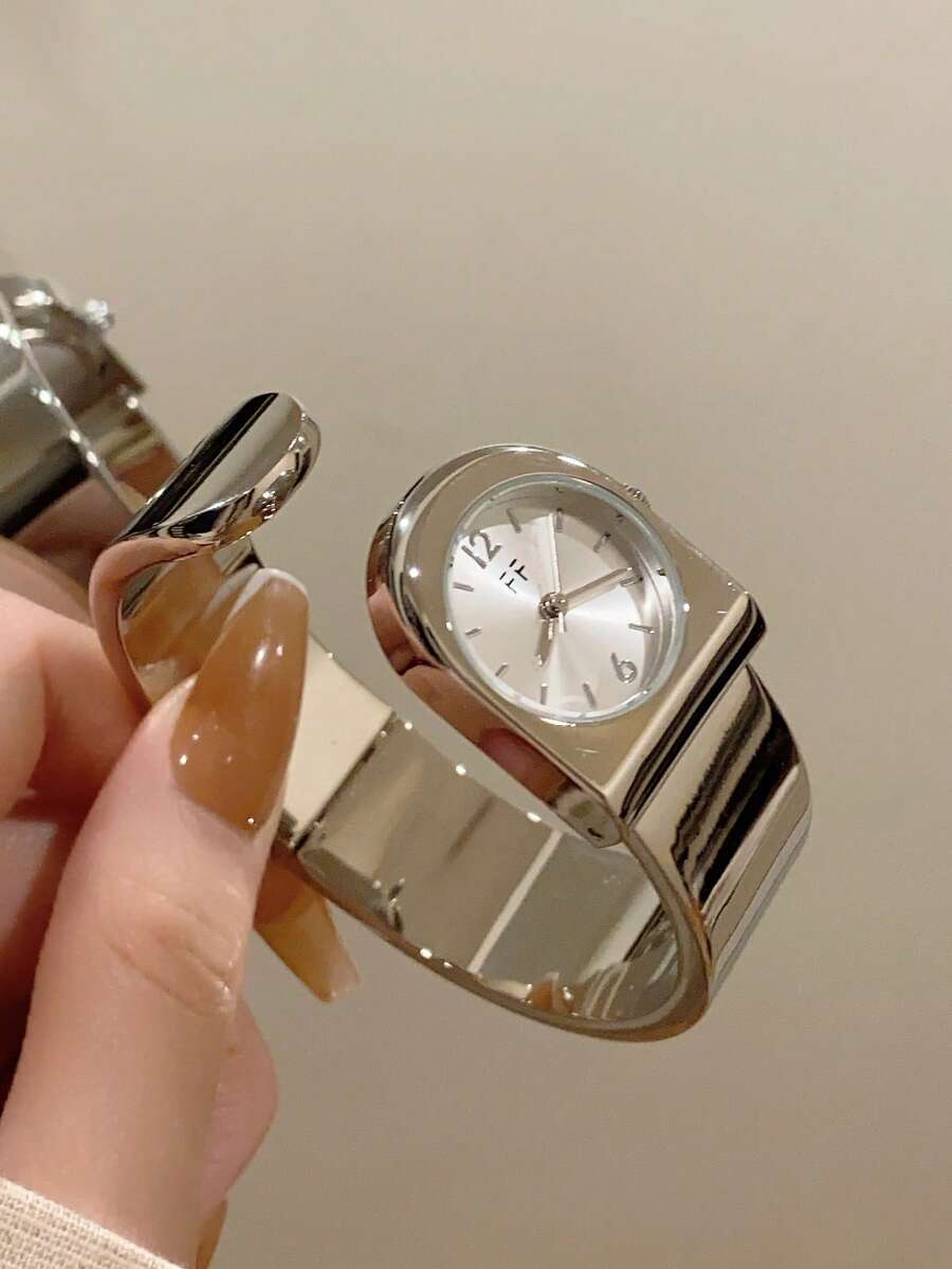 Oval Green Dial Bracelet Watch – Minimalist Dress Watch for Women