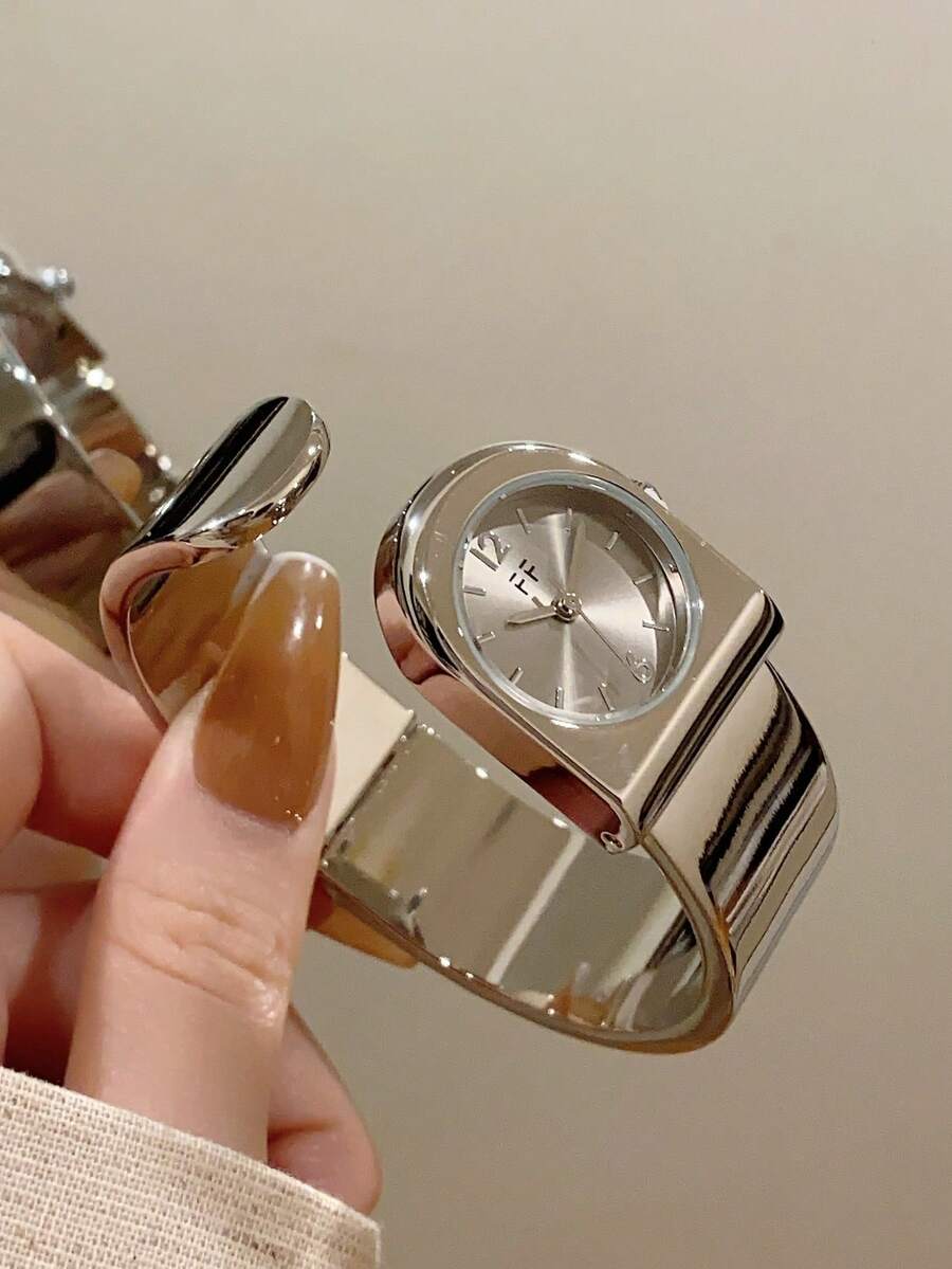 Oval Green Dial Bracelet Watch – Minimalist Dress Watch for Women