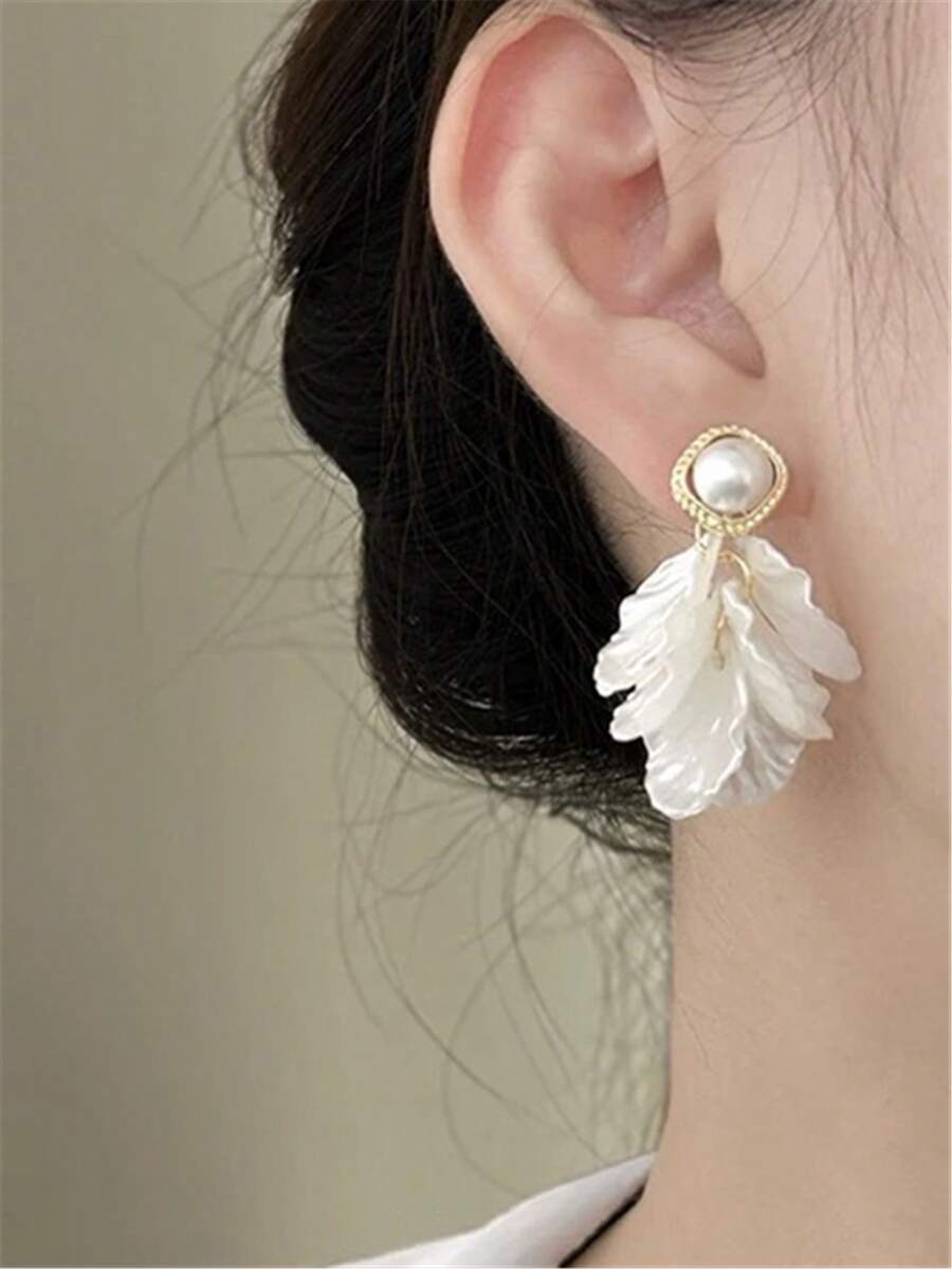 Long Tassel Shell Flower Earrings – Statement Jewellery for Women