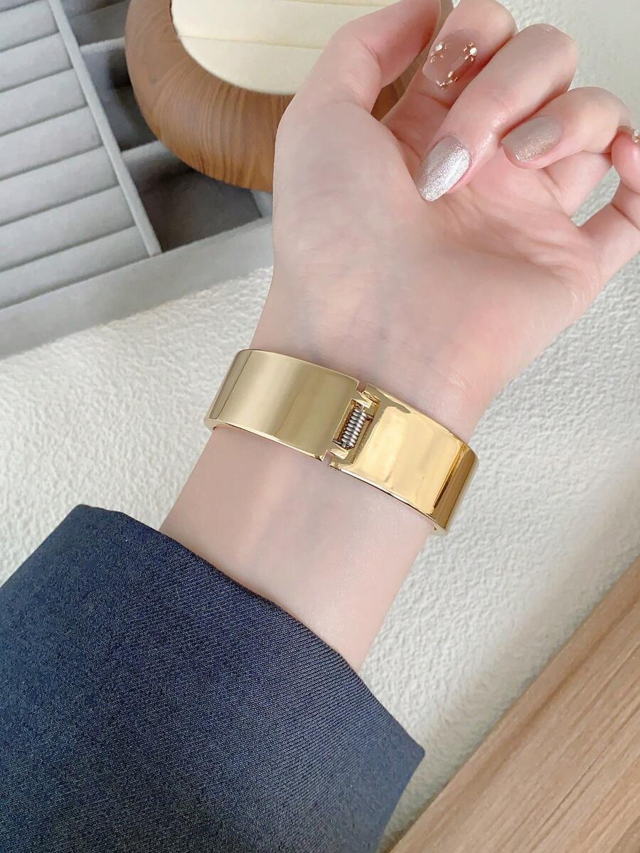 Oval Green Dial Bracelet Watch – Minimalist Dress Watch for Women