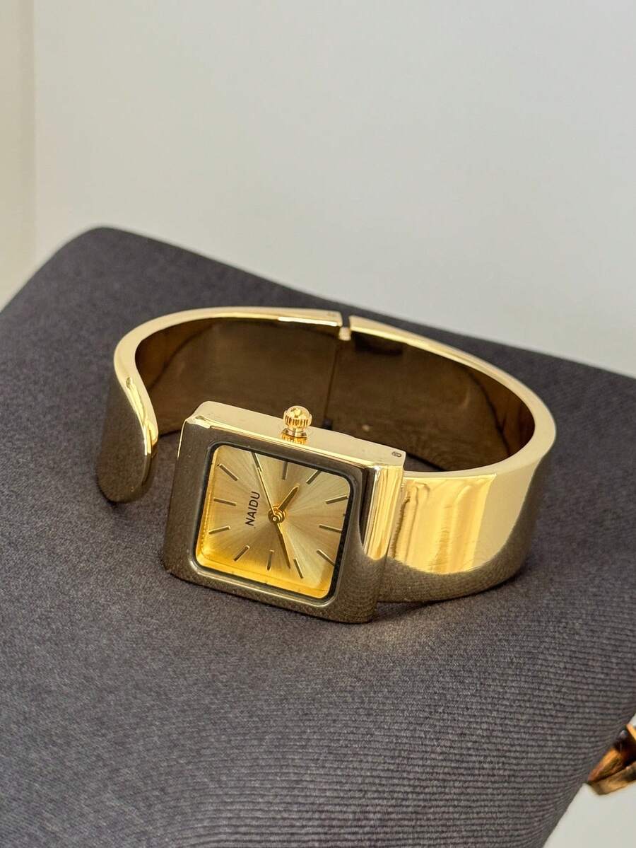 Oval Green Dial Bracelet Watch – Minimalist Dress Watch for Women