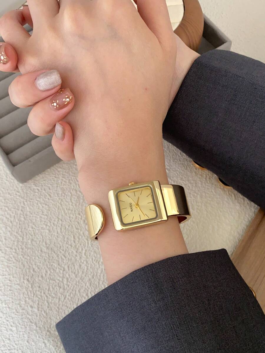 Oval Green Dial Bracelet Watch – Minimalist Dress Watch for Women