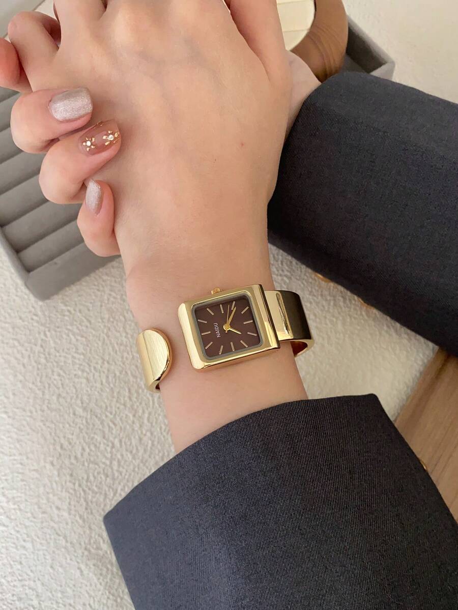 Oval Green Dial Bracelet Watch – Minimalist Dress Watch for Women